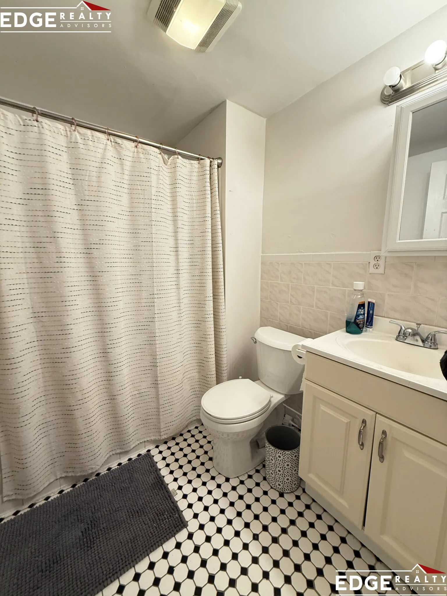 4 bed, 1 bath apartment for rent at 60 Egmont St Unit 3, North Brookline — photo 6 of 7