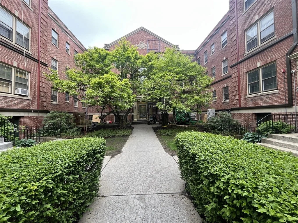 1 bed, 1 bath apartment for rent at 60 Elm Unit 2A, Worcester — photo 1 of 20