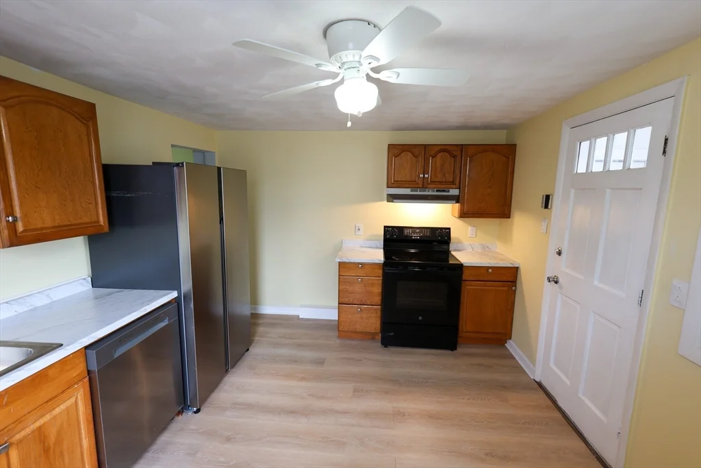 3 bed, 1 bath apartment for rent at 60 Essex St Unit 2, Revere — photo 4 of 21