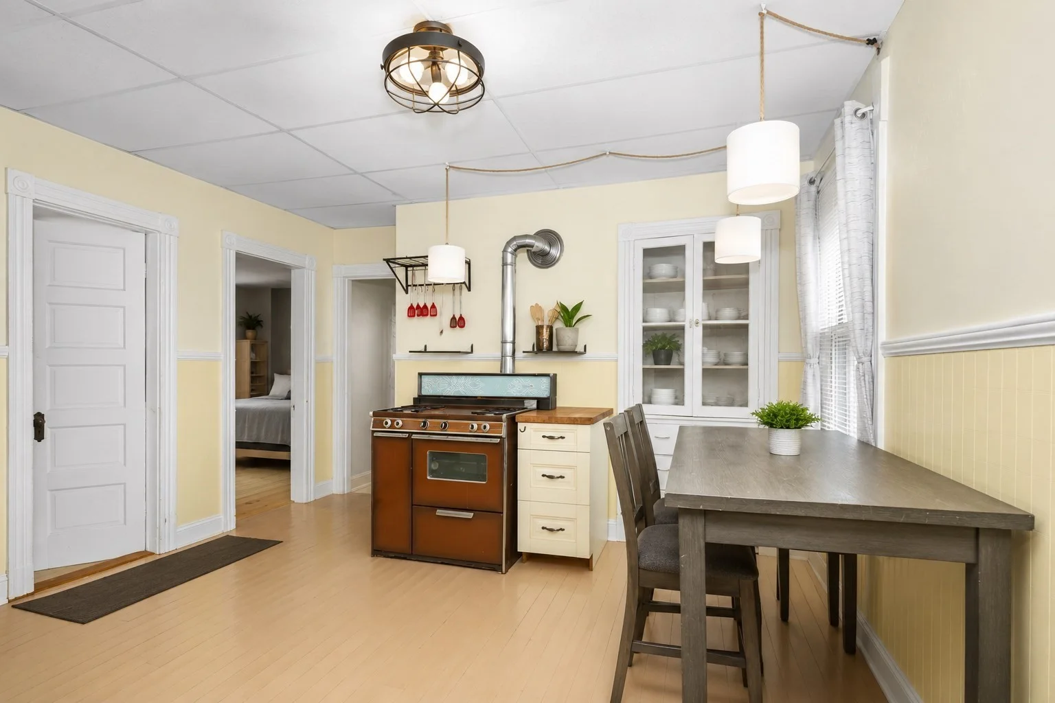 3 bed, 1 bath apartment for rent at 60 Esther St Unit 2, Worcester — photo 4 of 19