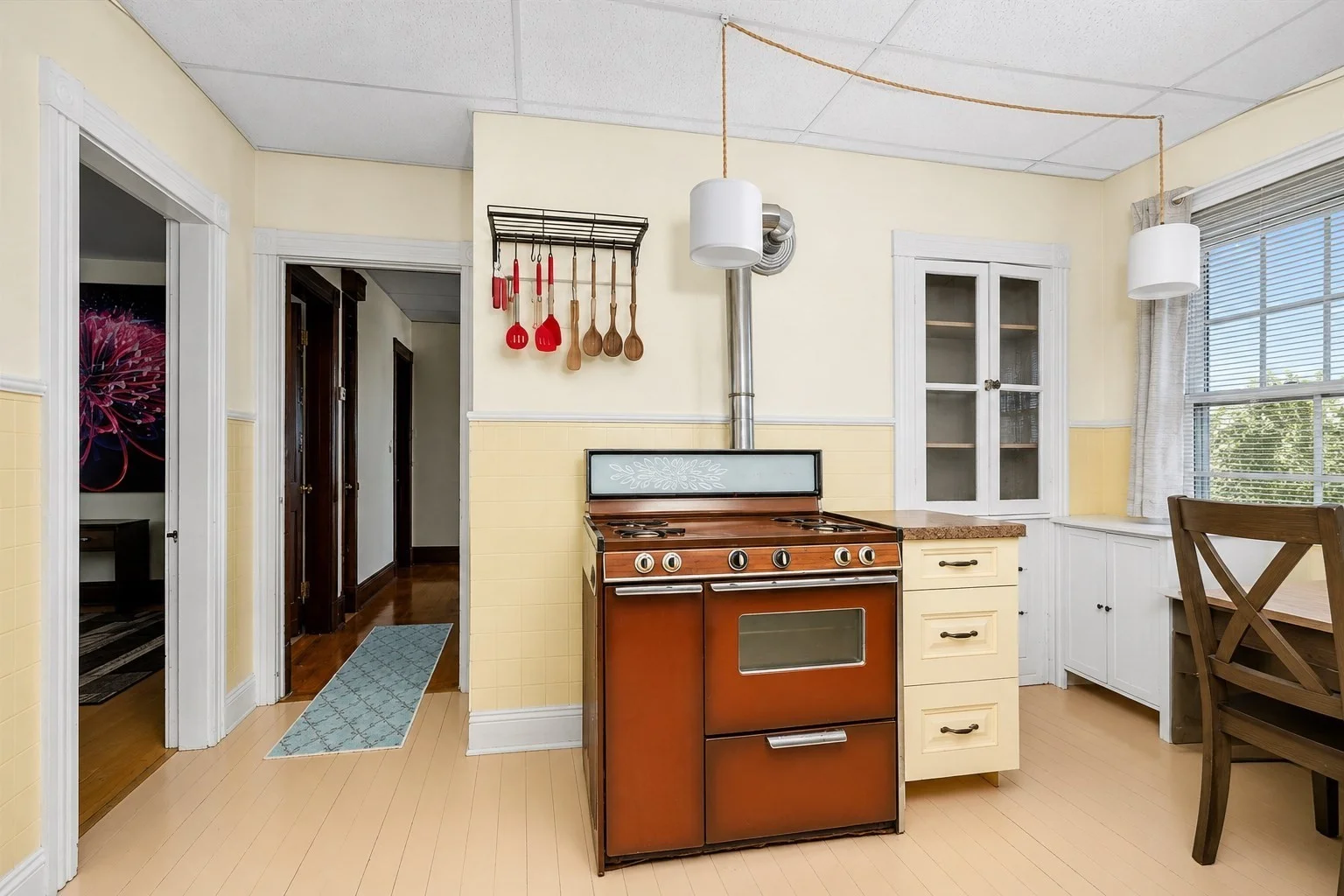 3 bed, 1 bath apartment for rent at 60 Esther St Unit 2, Worcester — photo 3 of 19