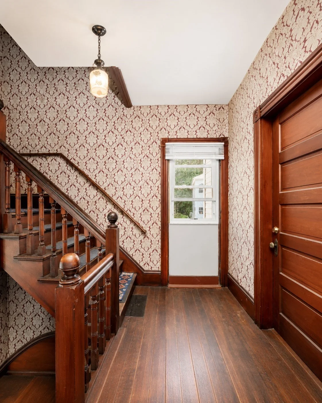 3 bed, 1 bath apartment for rent at 60 Esther St Unit 3, Worcester — photo 2 of 19