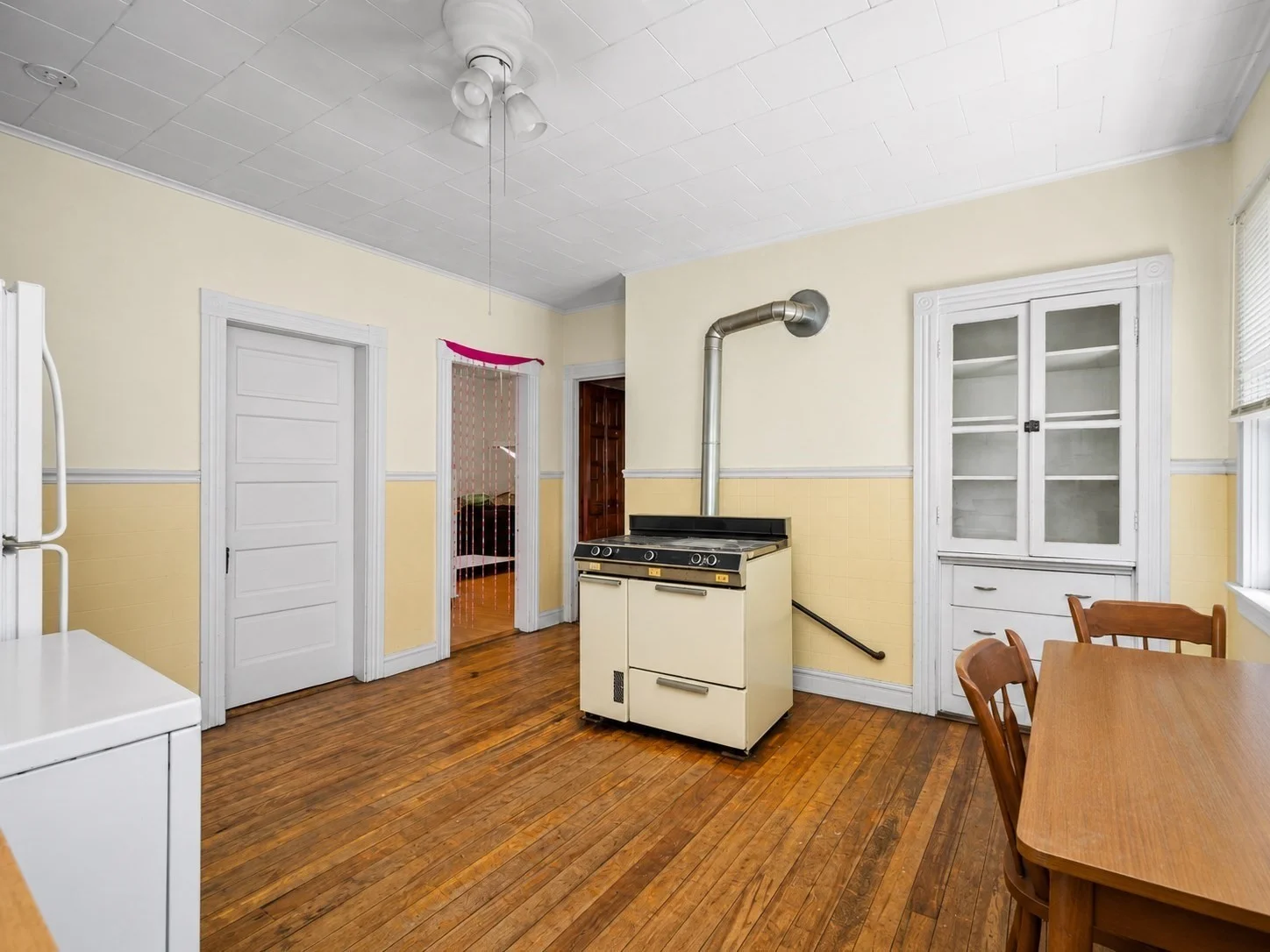 3 bed, 1 bath apartment for rent at 60 Esther St Unit 3, Worcester — photo 3 of 19