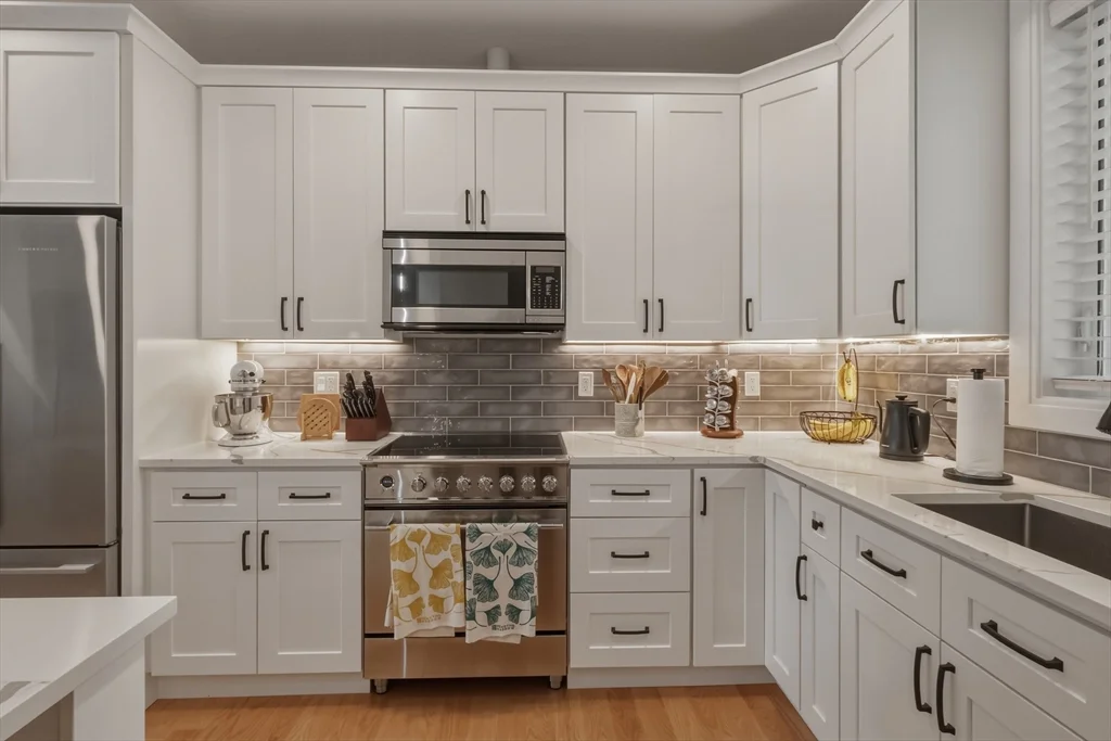 3 bed, 2 bath apartment for rent at 60 Fuller Unit 2, Dorchester — photo 3 of 22
