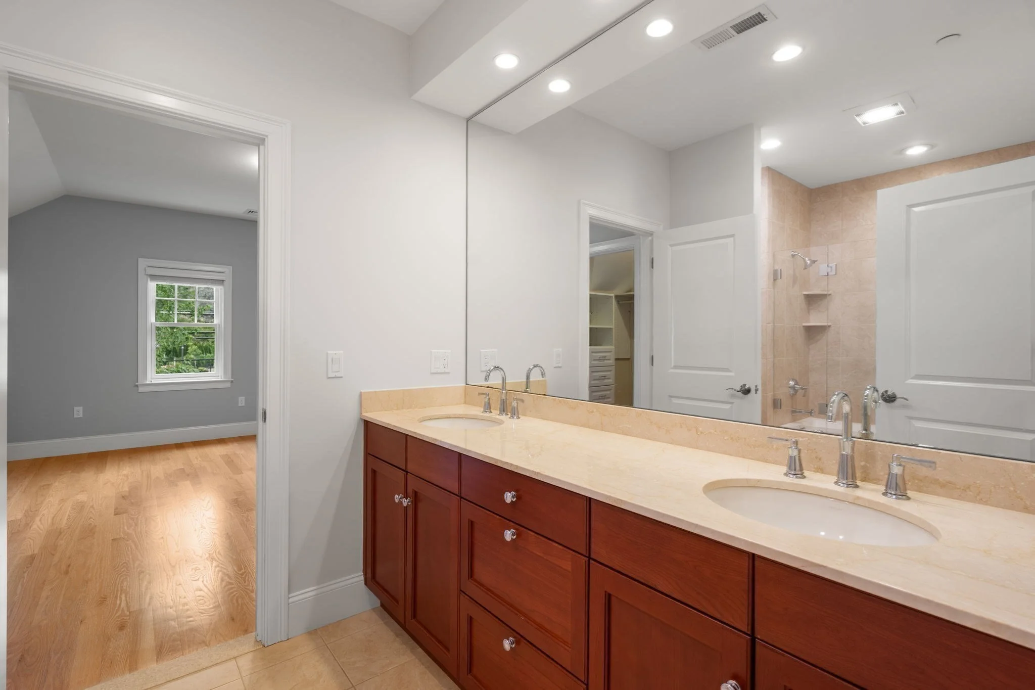 3 bed, 2 bath apartment for rent at 60 Graystone Unit 60, Winchester — photo 18 of 39