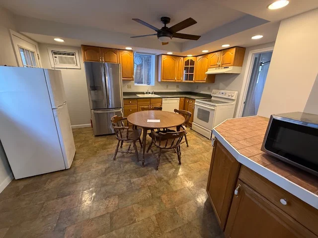 3 bed, 2 bath apartment for rent at 60 Haines St Unit House, Medford — photo 6 of 14