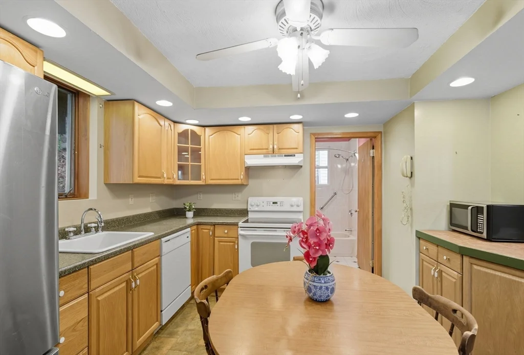 3 bed, 2 bath apartment for rent at 60 Haines St Unit SF, Medford — photo 4 of 19