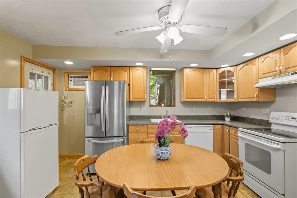 3 bed, 2 bath apartment for rent at 60 Haines St Unit SF, Medford — photo 3 of 19