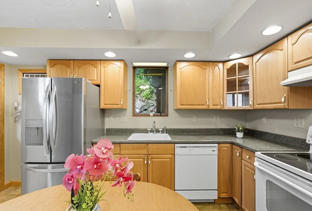 3 bed, 2 bath apartment for rent at 60 Haines St Unit SF, Medford — photo 2 of 19