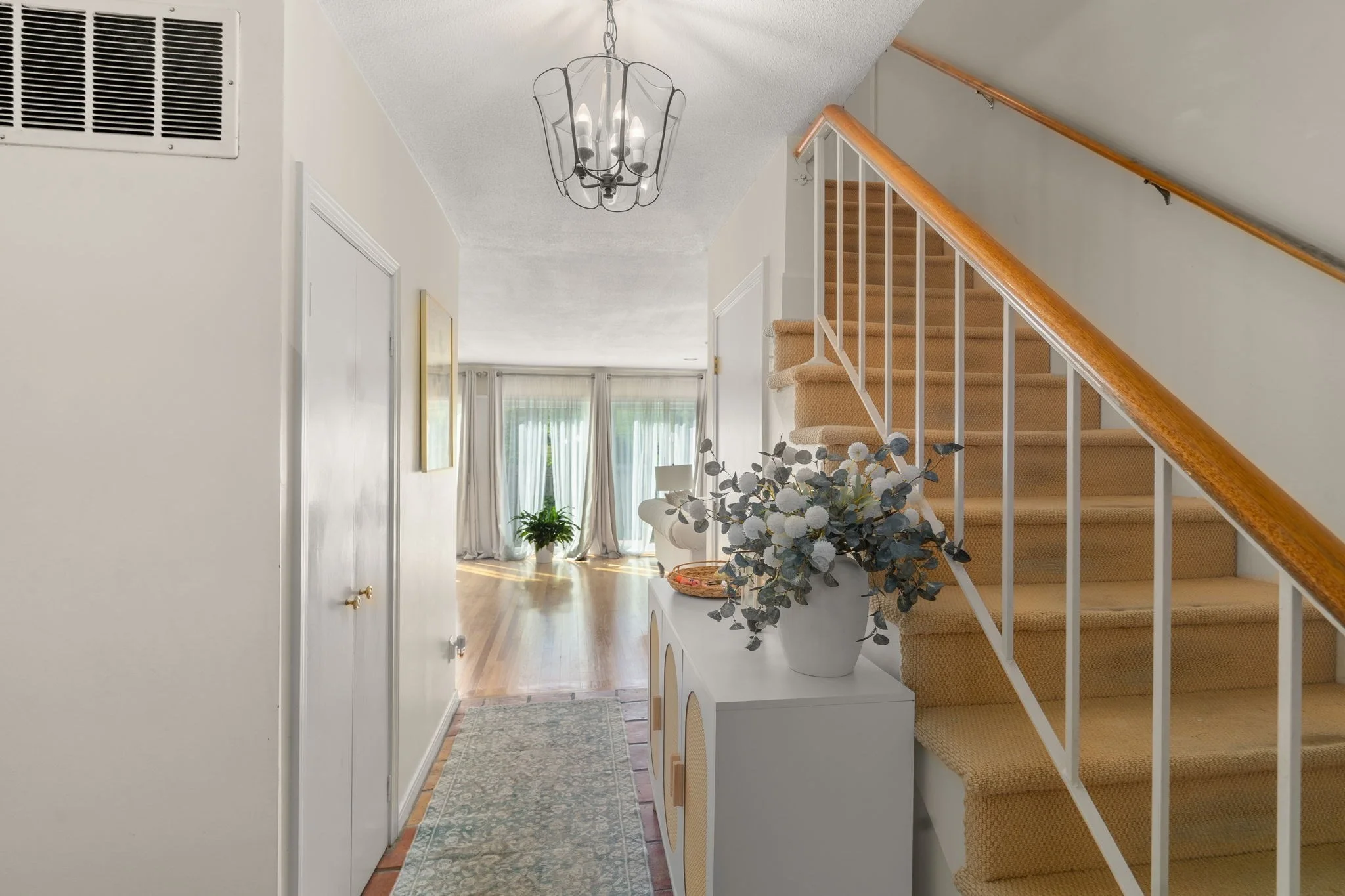 3 bed, 2 bath apartment for rent at 60 Hammond Pond Pkwa Unit 60, Chestnut Hill — photo 2 of 23