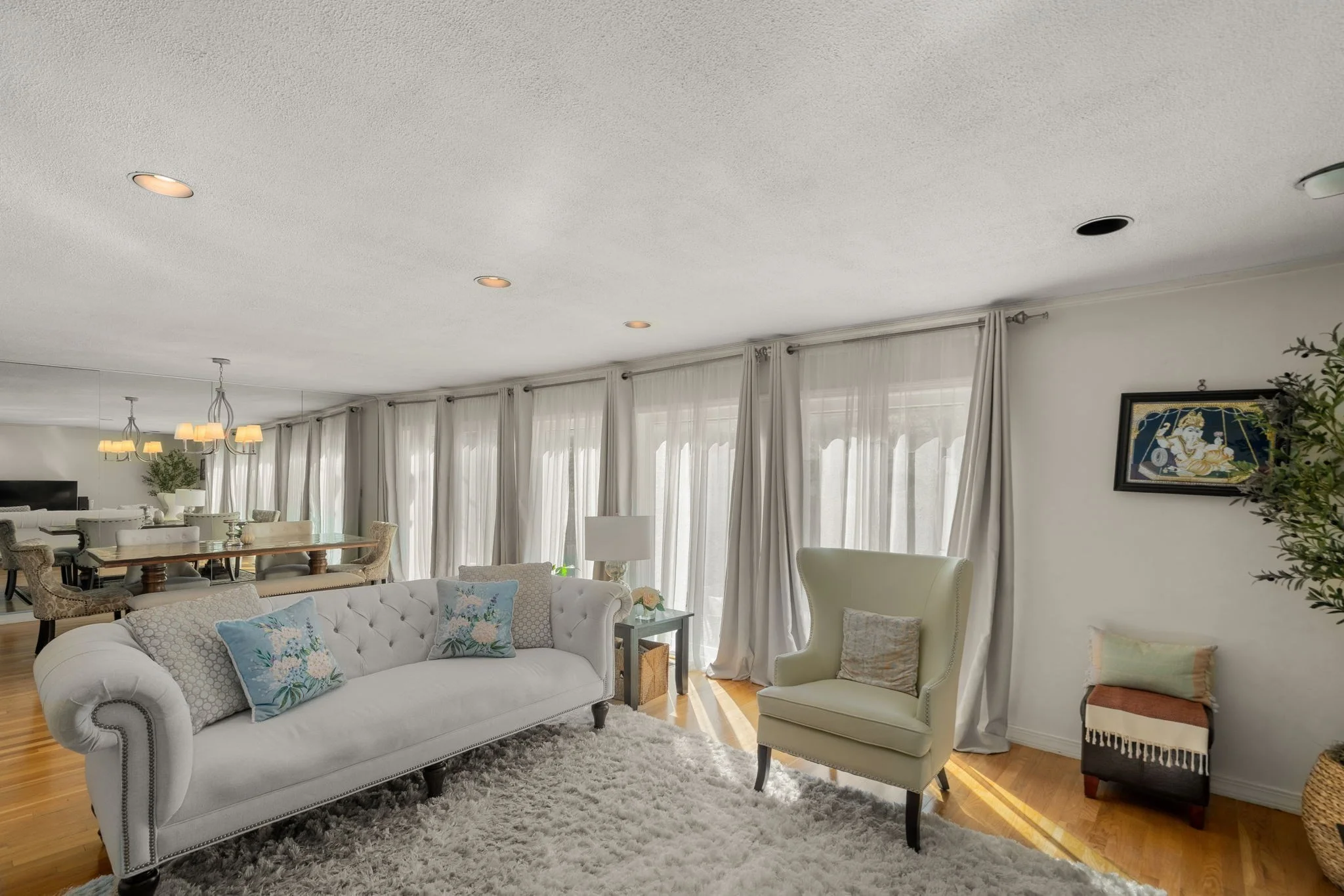 3 bed, 2 bath apartment for rent at 60 Hammond Pond Pkwa Unit 60, Chestnut Hill — photo 4 of 23