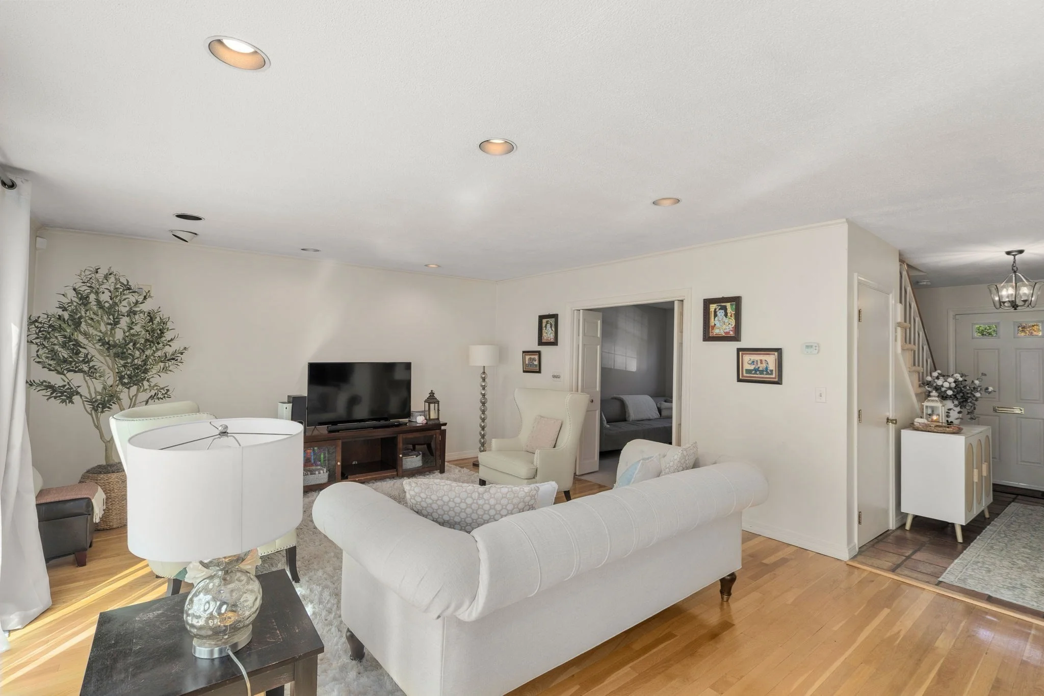 3 bed, 2 bath apartment for rent at 60 Hammond Pond Pkwa Unit 60, Chestnut Hill — photo 5 of 23