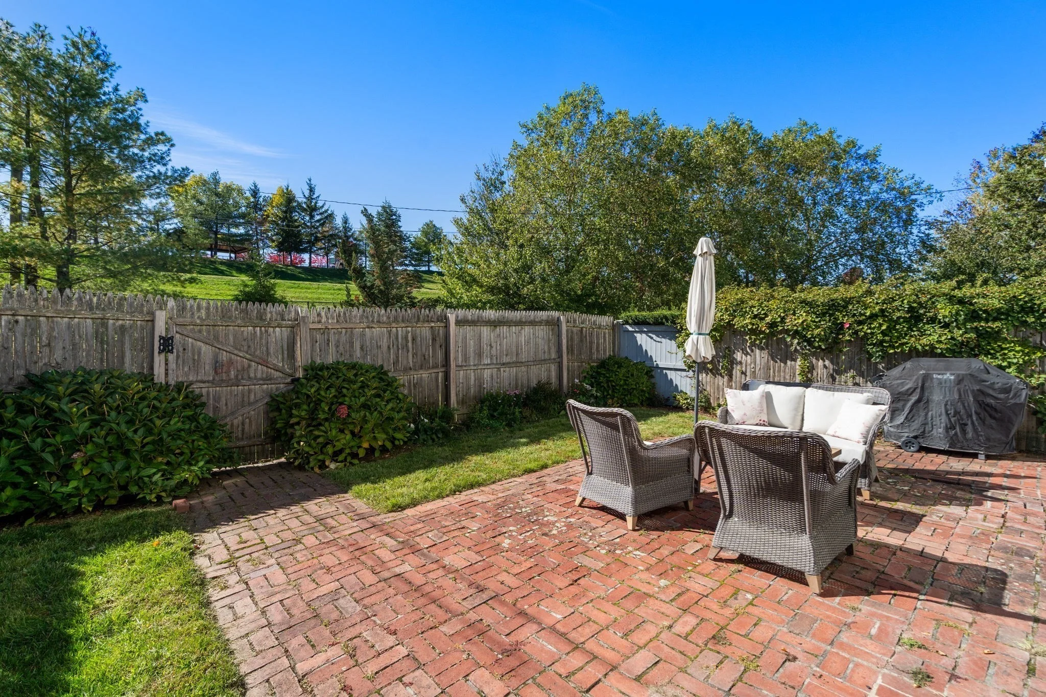 3 bed, 2 bath apartment for rent at 60 Hammond Pond Pkwa Unit 60, Chestnut Hill — photo 20 of 23