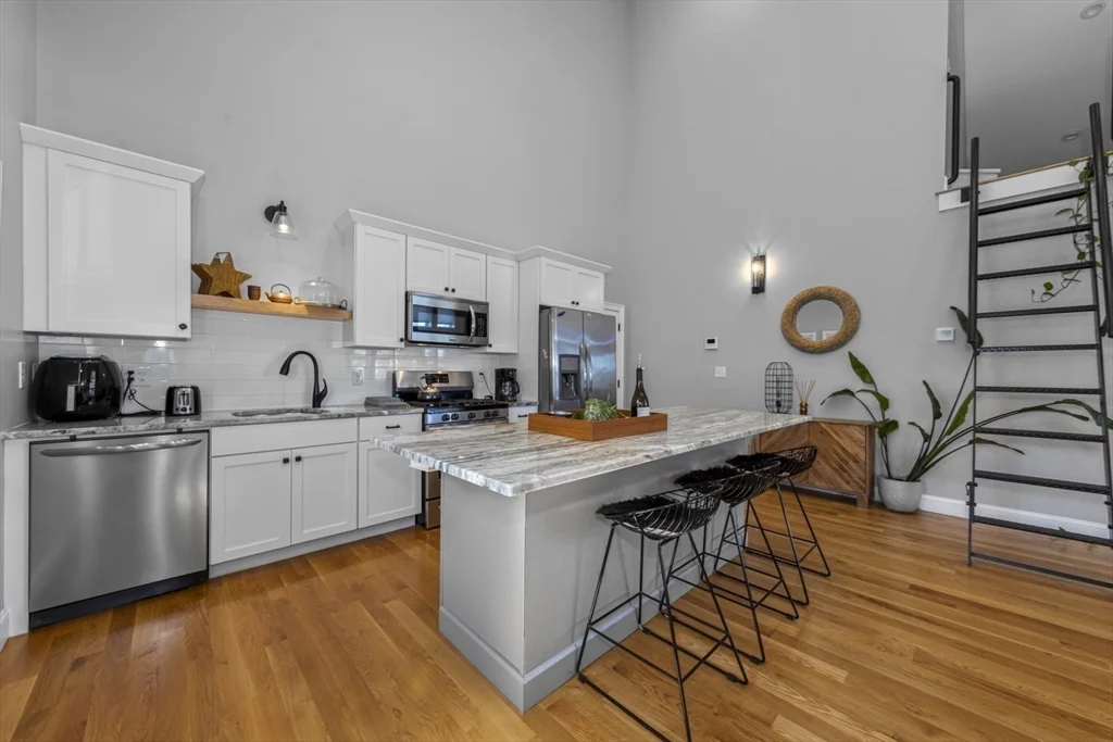 1 bed, 1 bath apartment for rent at 60 Hermon St Unit 3, Winthrop — photo 4 of 12