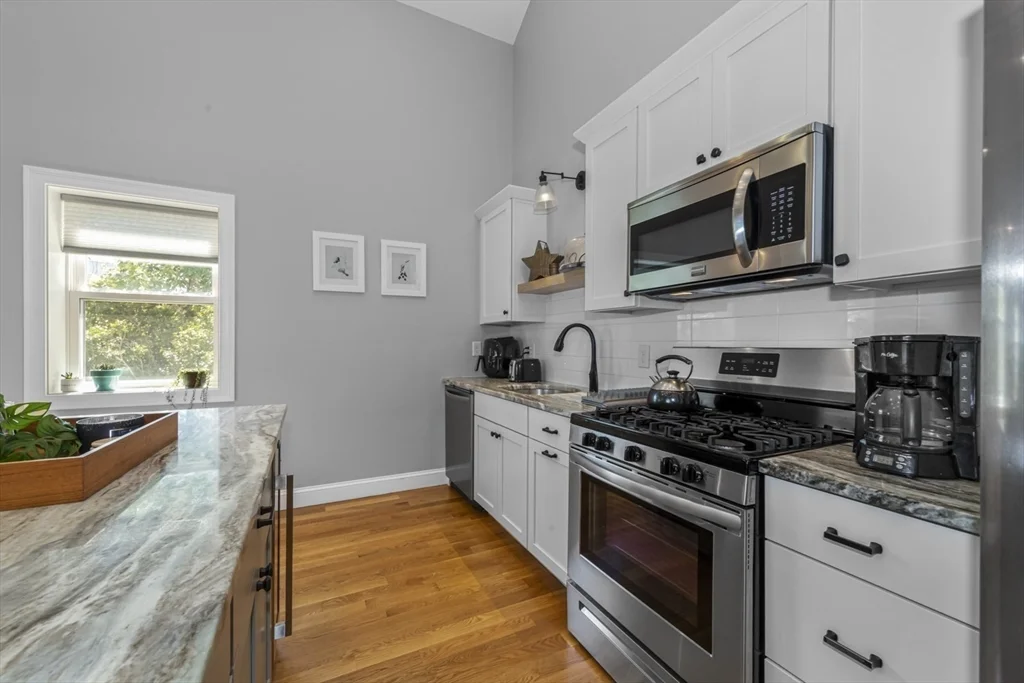 1 bed, 1 bath apartment for rent at 60 Hermon St Unit 3, Winthrop — photo 3 of 12
