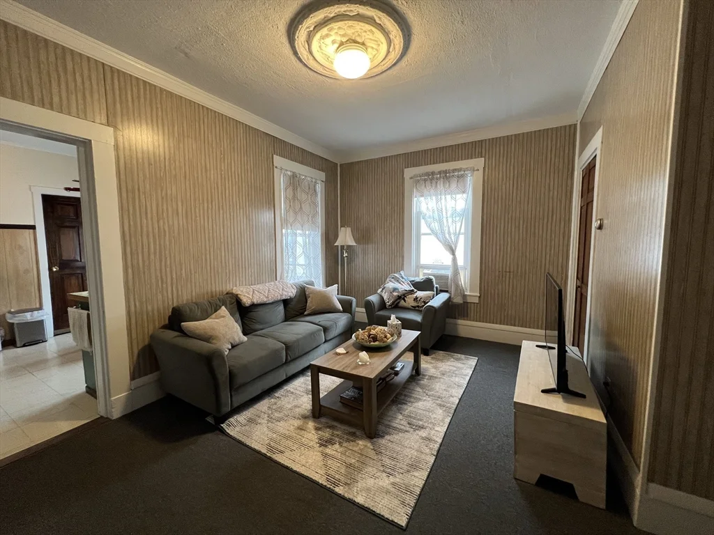 1 bed, 1 bath apartment for rent at 60 Hichborn St Unit 1, Brighton — photo 3 of 12