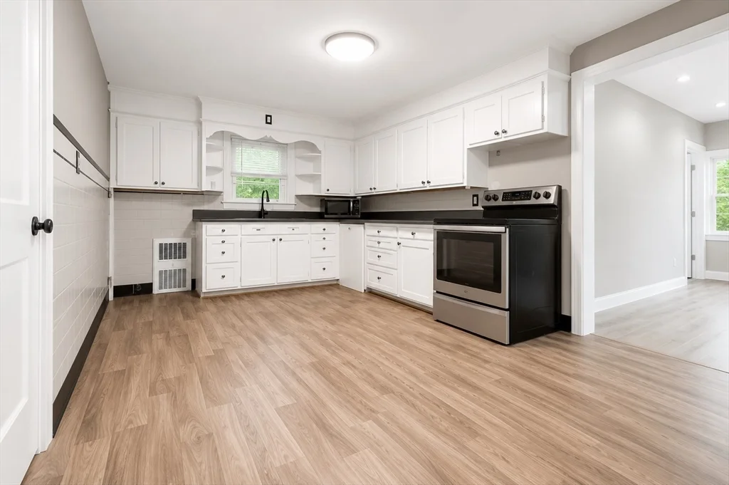 3 bed, 1 bath apartment for rent at 60 Howard St Unit 1, Leominster — photo 3 of 11