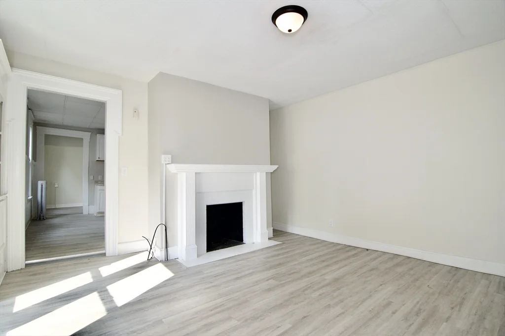 3 bed, 1 bath apartment for rent at 60 Howes St Unit 1, Springfield — photo 4 of 24