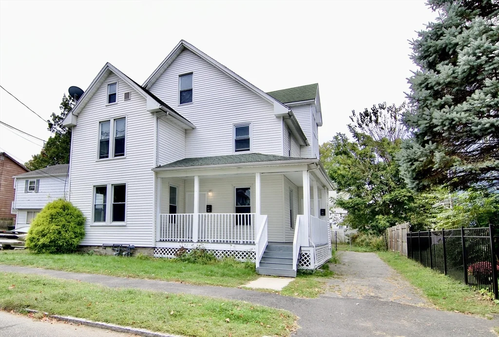 3 bed, 1 bath apartment for rent at 60 Howes St Unit 1, Springfield — photo 1 of 24