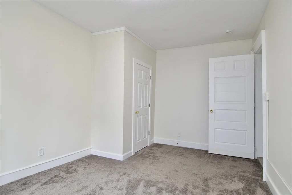 3 bed, 1 bath apartment for rent at 60 Howes St Unit 1, Springfield — photo 16 of 24