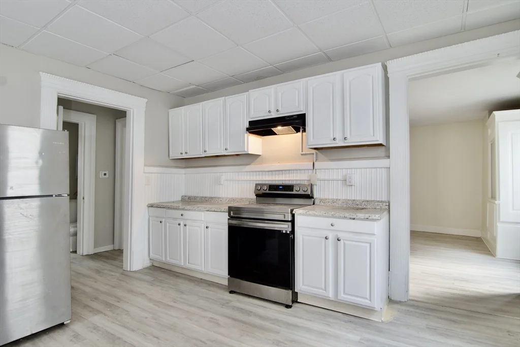 3 bed, 1 bath apartment for rent at 60 Howes St Unit 1, Springfield — photo 9 of 24