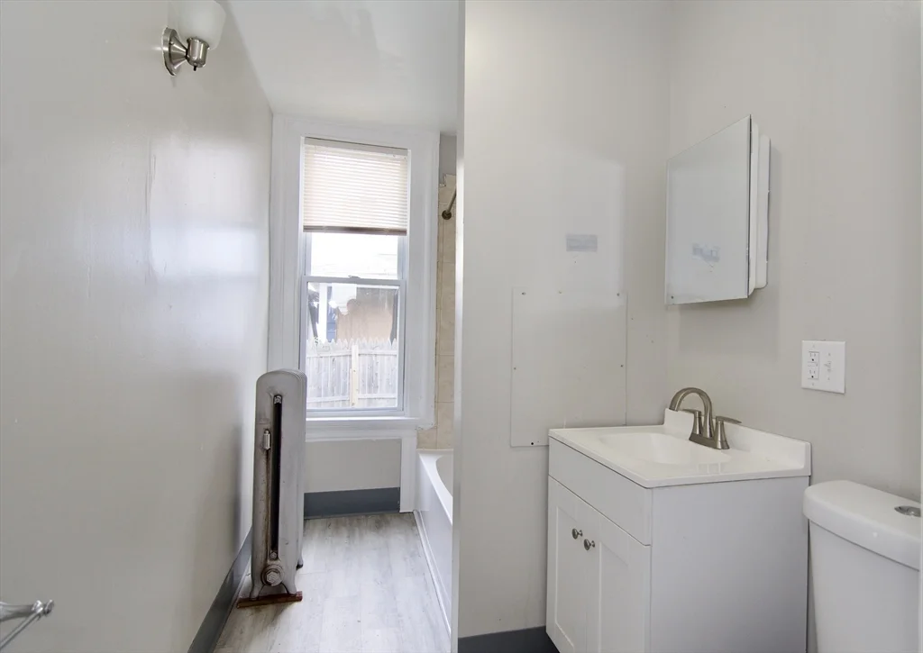3 bed, 1 bath apartment for rent at 60 Howes St Unit 1, Springfield — photo 14 of 24