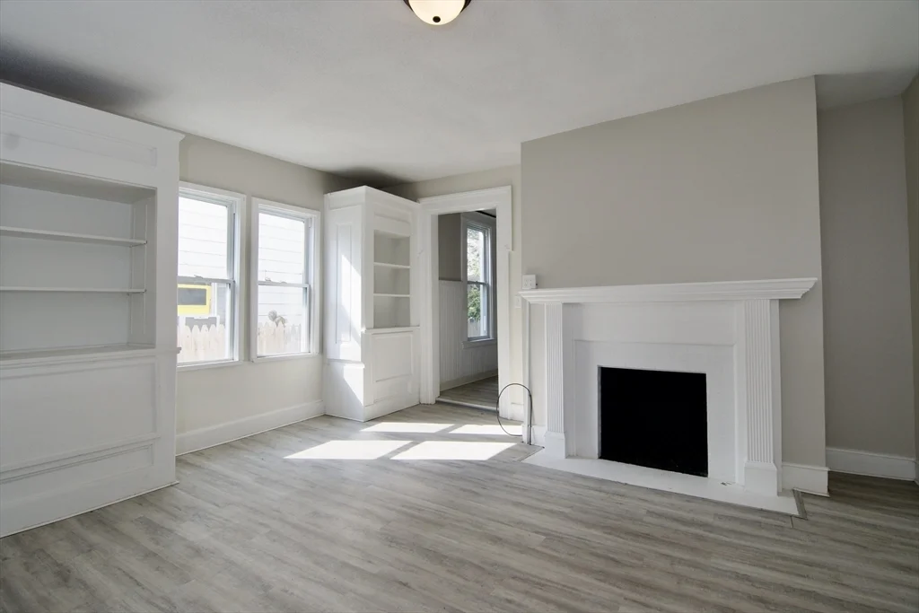 3 bed, 1 bath apartment for rent at 60 Howes St Unit 1, Springfield — photo 3 of 24
