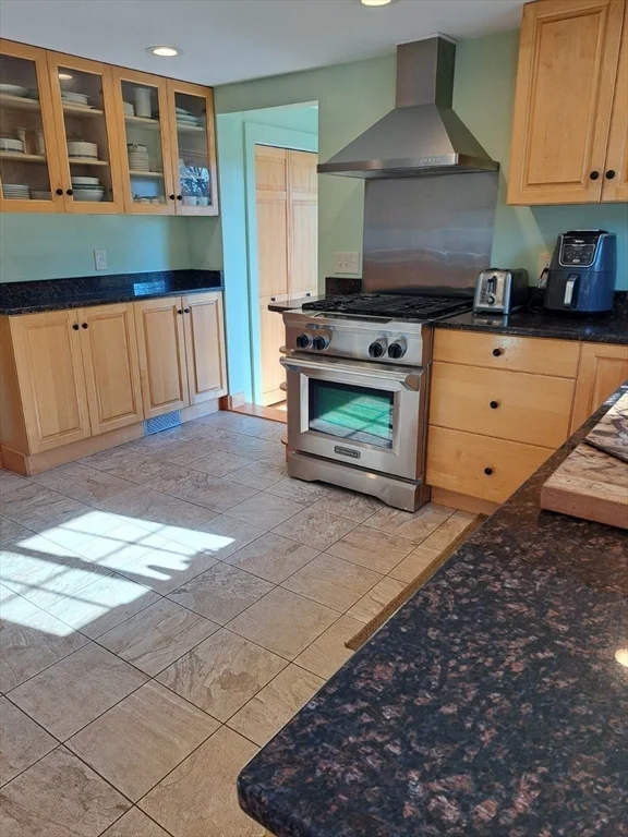 3 bed, 2 bath apartment for rent at 60 Irving St, West Medford — photo 3 of 18