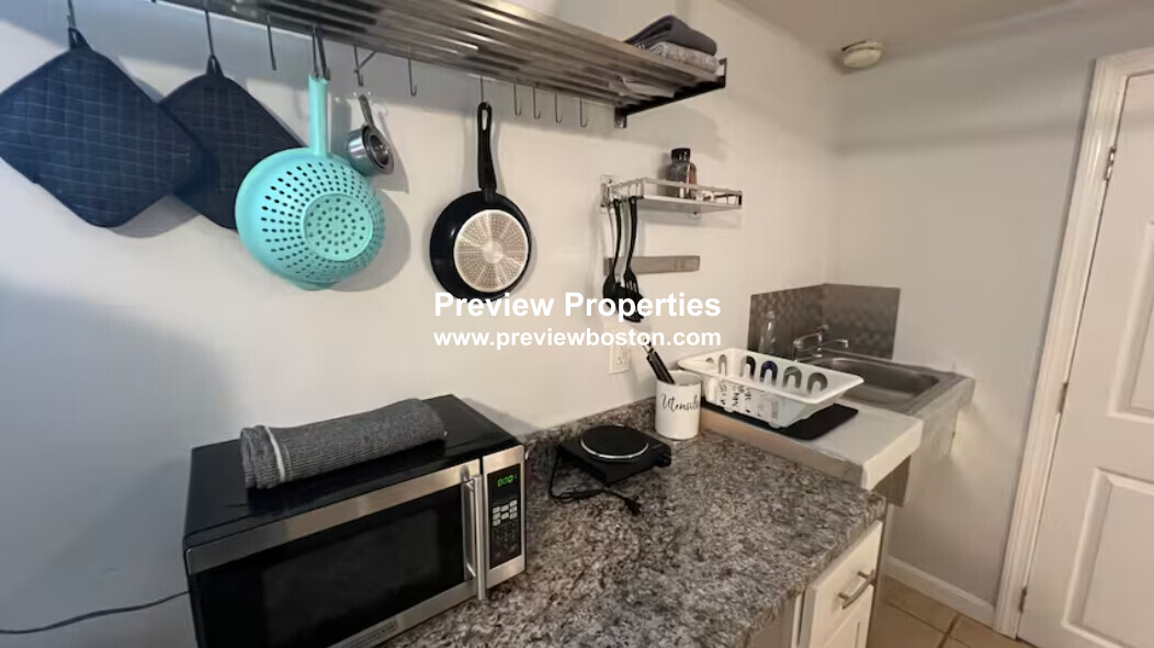1 bed, 1 bath apartment for rent at 60 Kenrick St Unit B, Brighton — photo 3 of 18