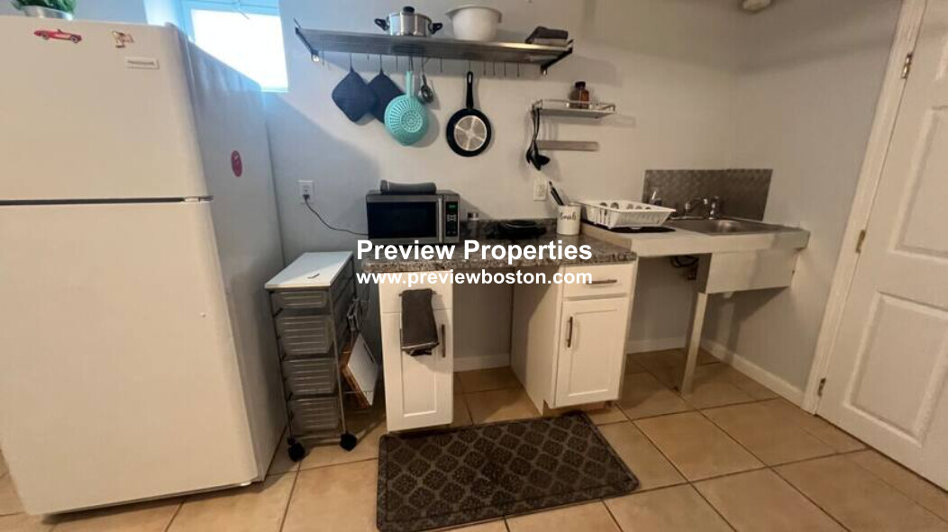 1 bed, 1 bath apartment for rent at 60 Kenrick St Unit B, Brighton — photo 4 of 18