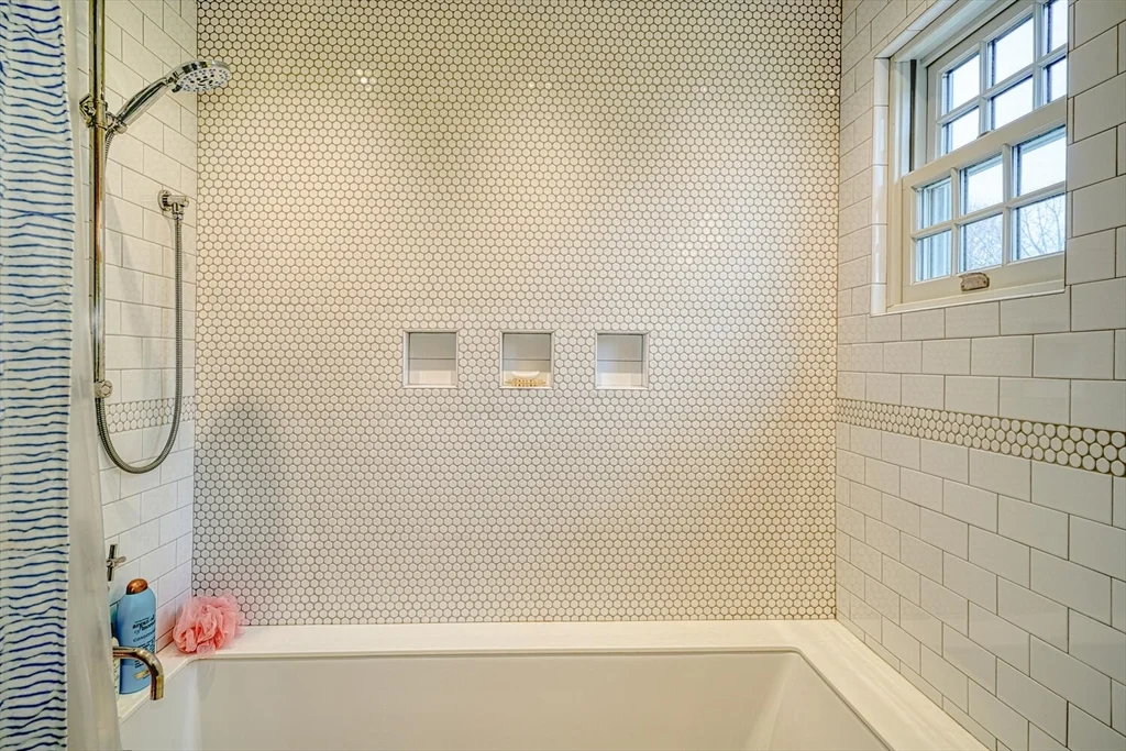 4 bed, 2 bath apartment for rent at 60 Kilburn Rd, Belmont — photo 28 of 42