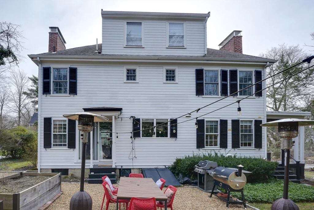 4 bed, 2 bath apartment for rent at 60 Kilburn Rd, Belmont — photo 4 of 42