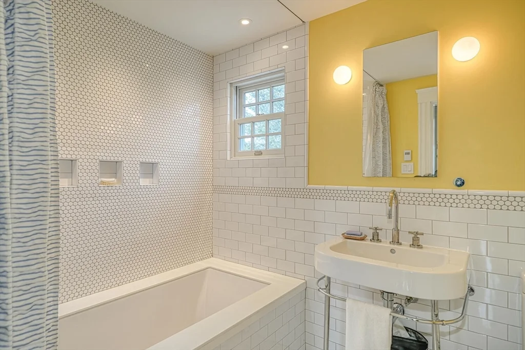 4 bed, 2 bath apartment for rent at 60 Kilburn Rd, Belmont — photo 27 of 42