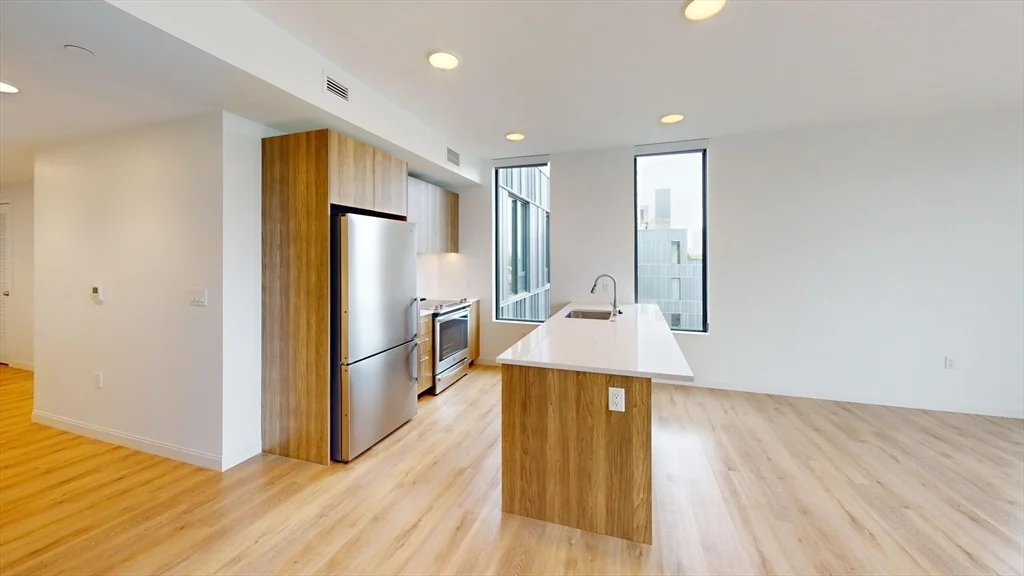 3 bed, 2 bath apartment for rent at 60 Kilmarnock St Unit 842, Fenway — photo 3 of 13