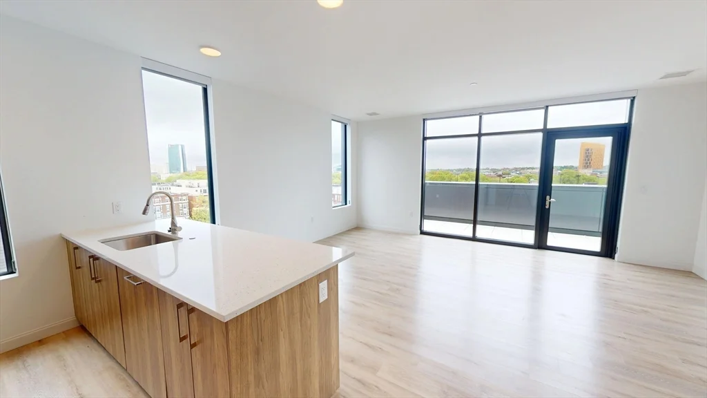 3 bed, 2 bath apartment for rent at 60 Kilmarnock St Unit 842, Fenway — photo 4 of 13