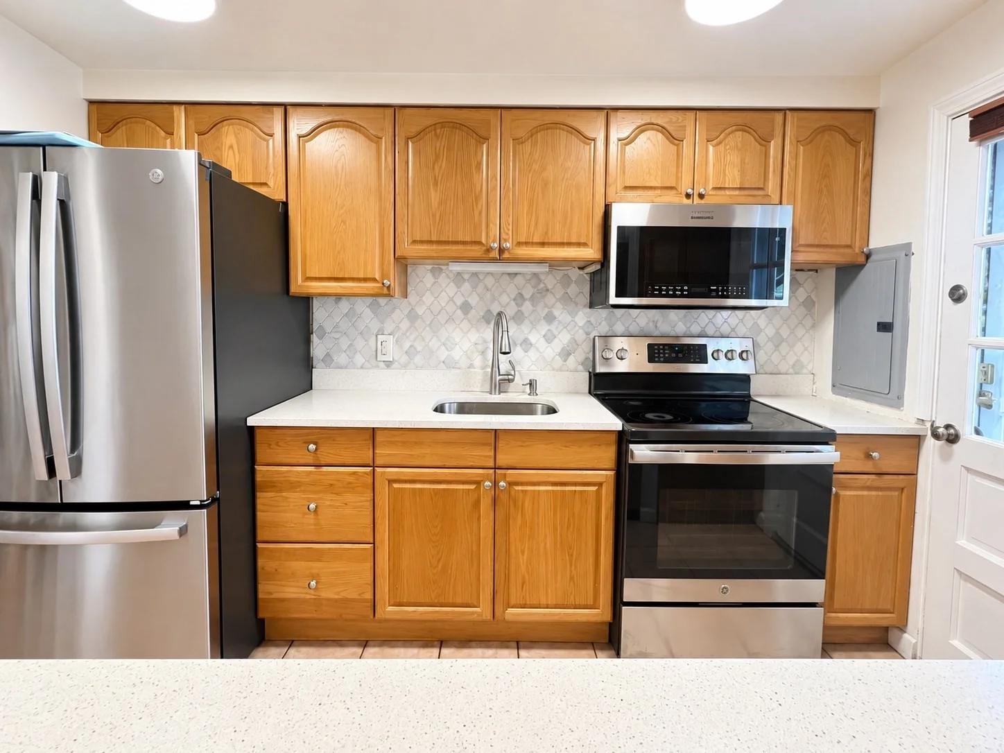 2 bed, 2 bath apartment for rent at 60 Lake St Unit J, Winchester — photo 3 of 28