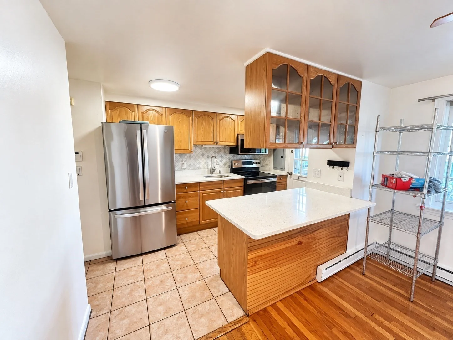 2 bed, 2 bath apartment for rent at 60 Lake St Unit J, Winchester — photo 4 of 28