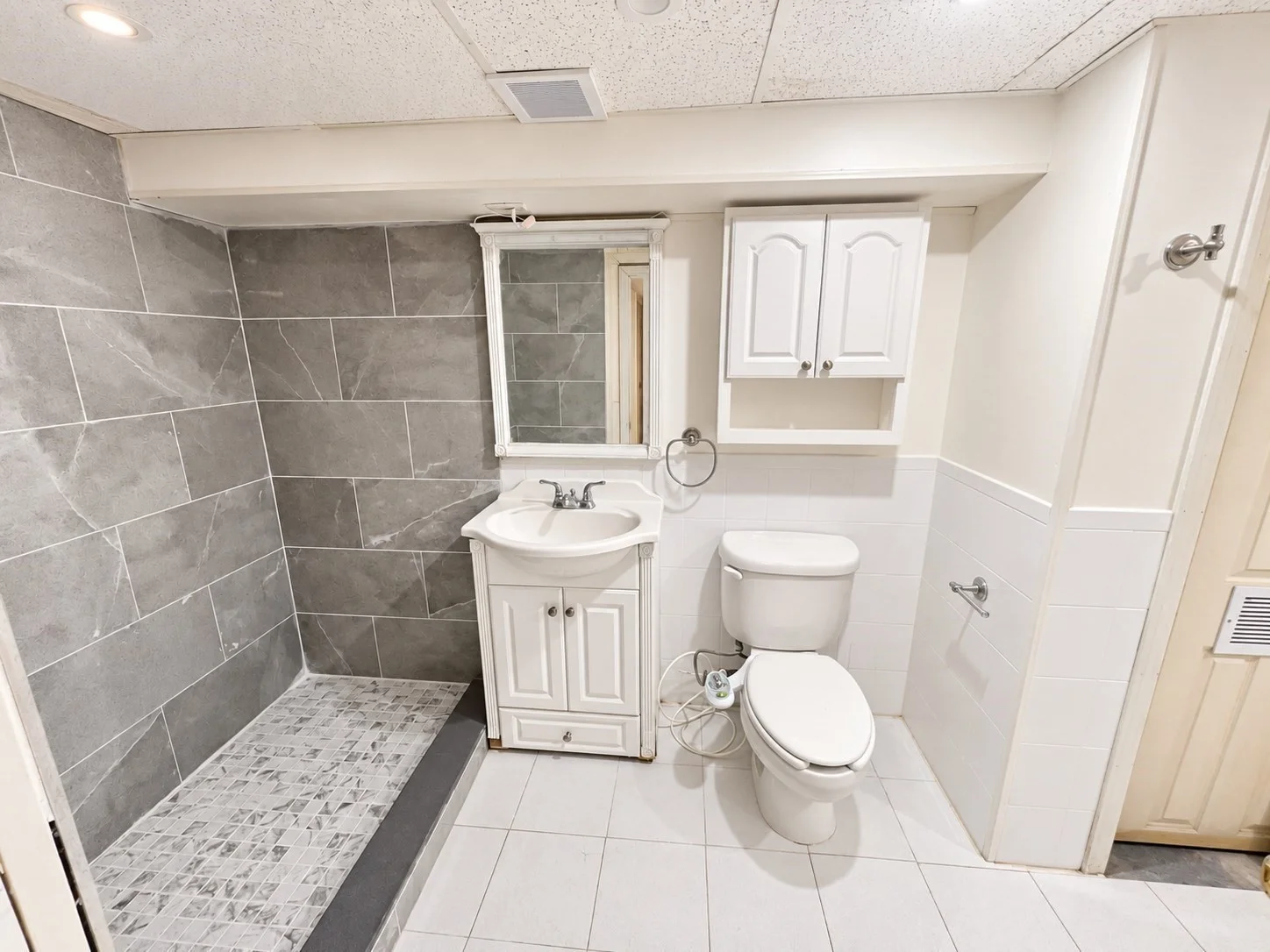 2 bed, 2 bath apartment for rent at 60 Lake St Unit J, Winchester — photo 23 of 28