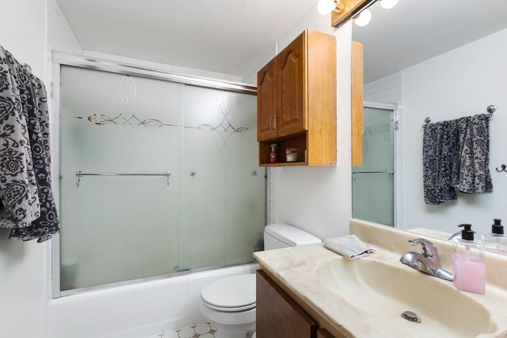 1 bed, 1 bath apartment for rent at 60 Longwood Ave Unit 902, Coolidge Corner — photo 6 of 10