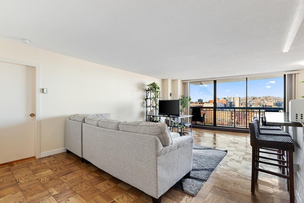 1 bed, 1 bath apartment for rent at 60 Longwood Ave Unit 902, Coolidge Corner — photo 4 of 10