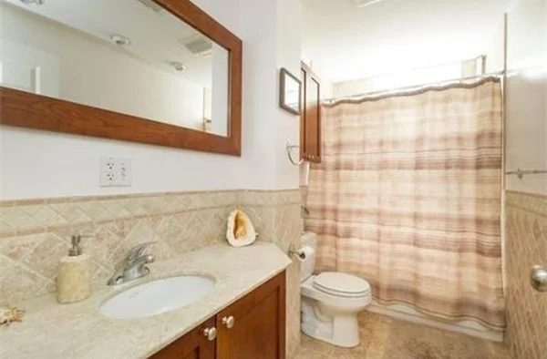 2 bed, 1 bath apartment for rent at 60 Magnolia Ave Unit 2, Ward Two — photo 13 of 17