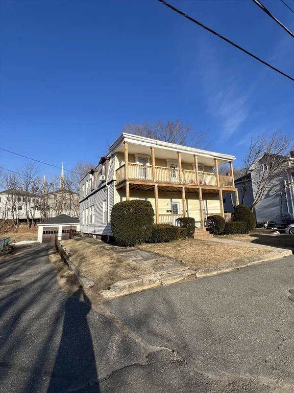 3 bed, 1 bath apartment for rent at 60 Middle St Unit 1, Leominster — photo 1 of 21