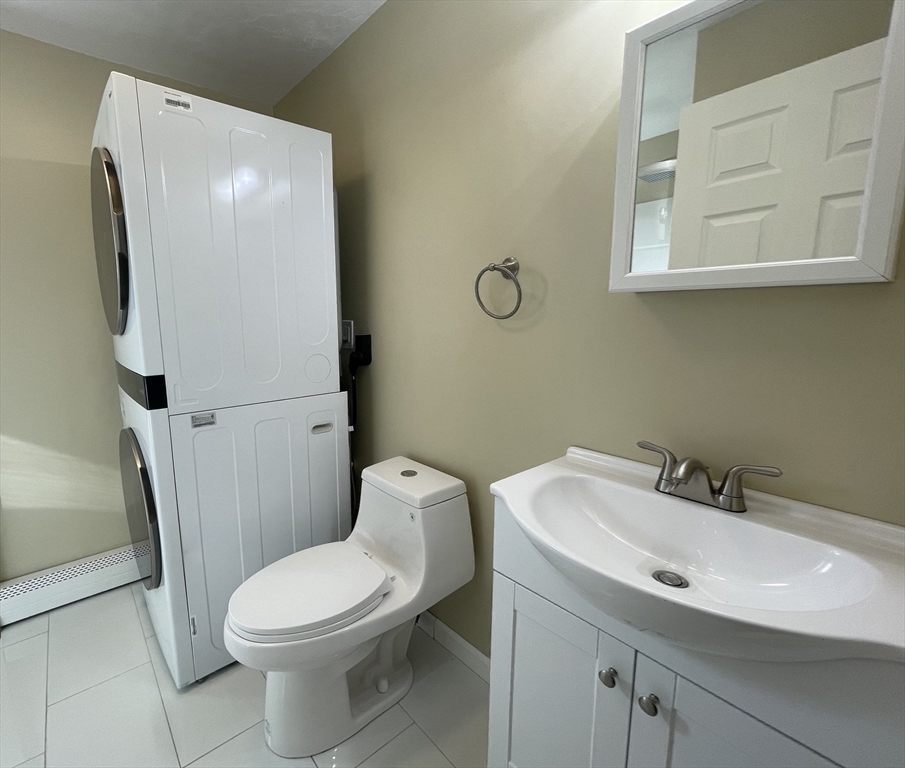 3 bed, 2 bath apartment for rent at 60 Orchard St Unit 2, South Bellingham — photo 17 of 32