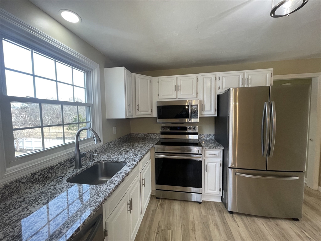3 bed, 2 bath apartment for rent at 60 Orchard St Unit 2, South Bellingham — photo 8 of 32