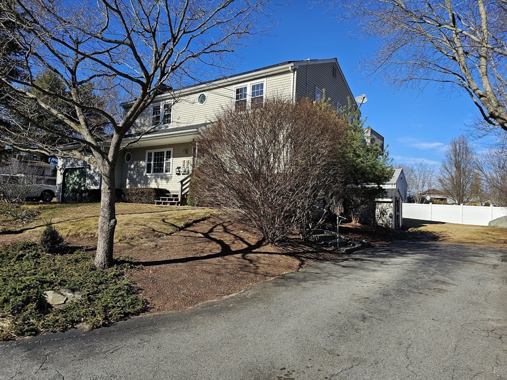 3 bed, 2 bath apartment for rent at 60 Orchard St Unit 2, South Bellingham — photo 4 of 32