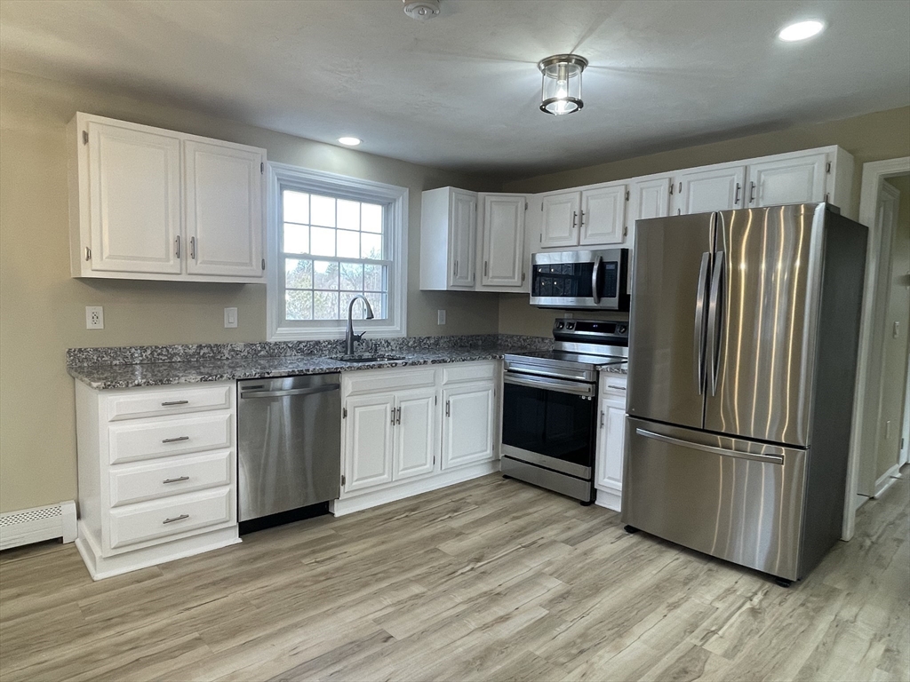 3 bed, 2 bath apartment for rent at 60 Orchard St Unit 2, South Bellingham — photo 5 of 32