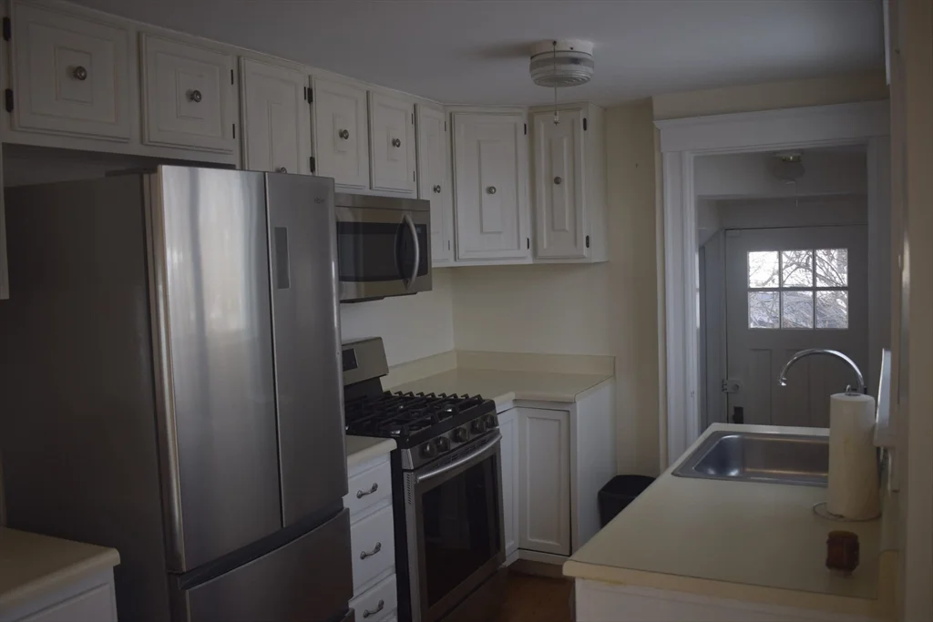 2 bed, 1 bath apartment for rent at 60 Park St, North Andover — photo 7 of 18