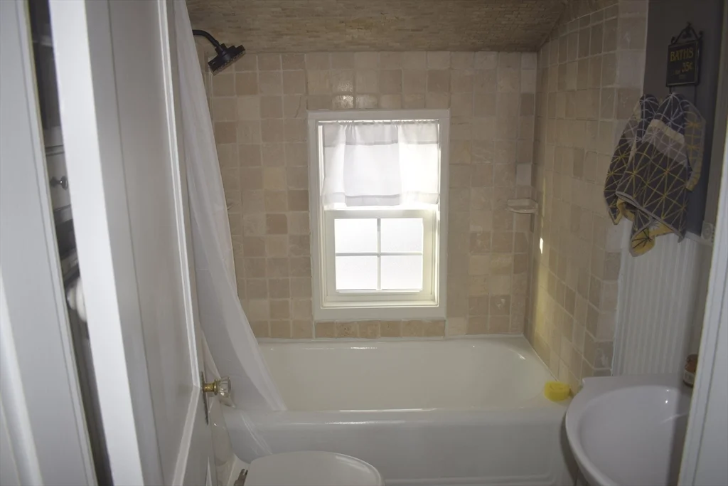 2 bed, 1 bath apartment for rent at 60 Park St, North Andover — photo 15 of 18