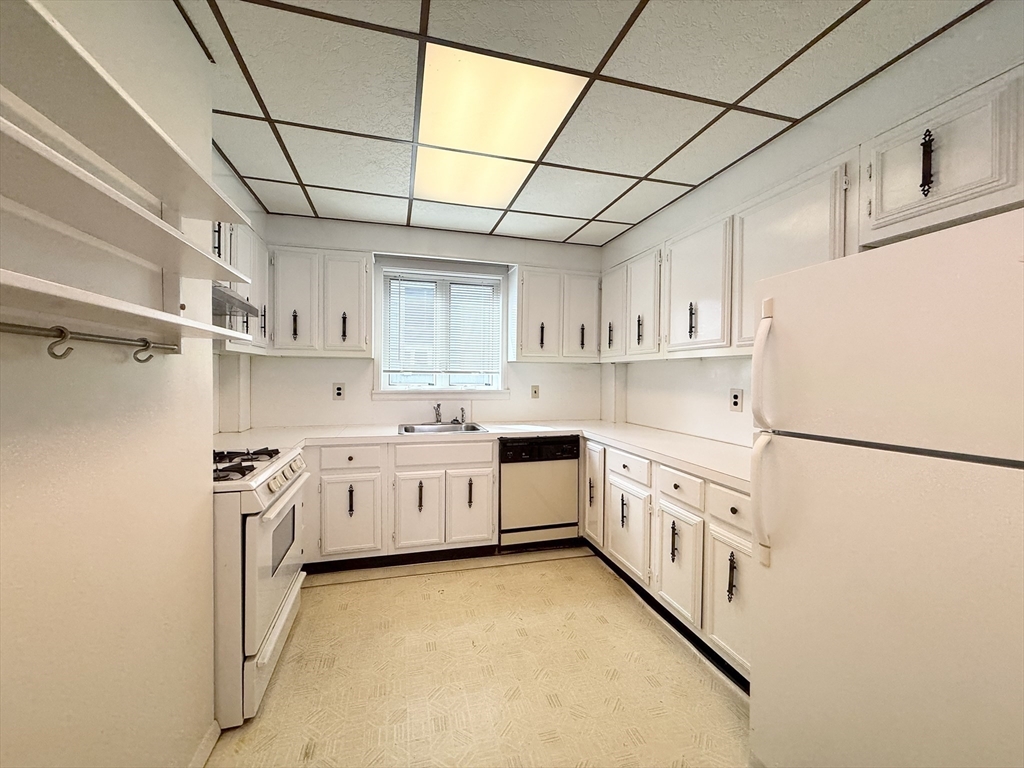 2 bed, 1 bath apartment for rent at 60 Park St Unit 1, Ward Two — photo 3 of 11