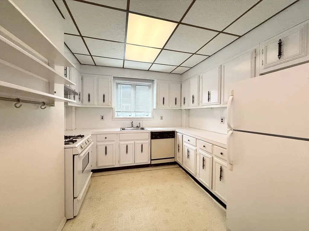 1 bed, 1 bath apartment for rent at 60 Park St Unit 3, Union Square — photo 5 of 8